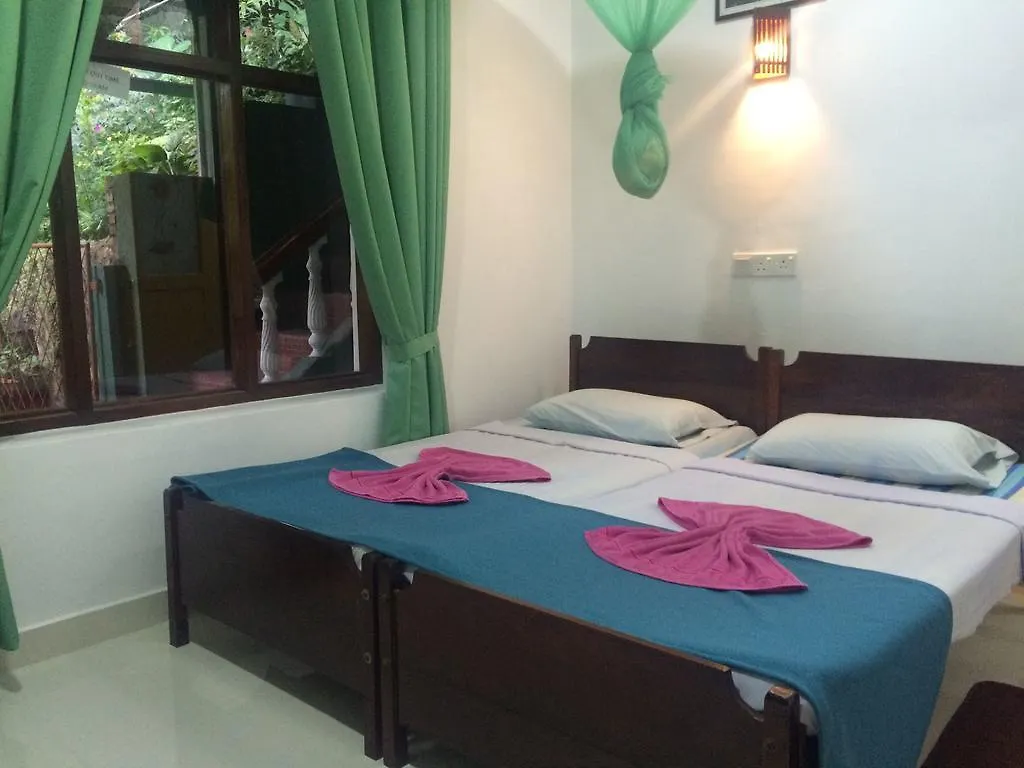 Green Woods Guest Kandy